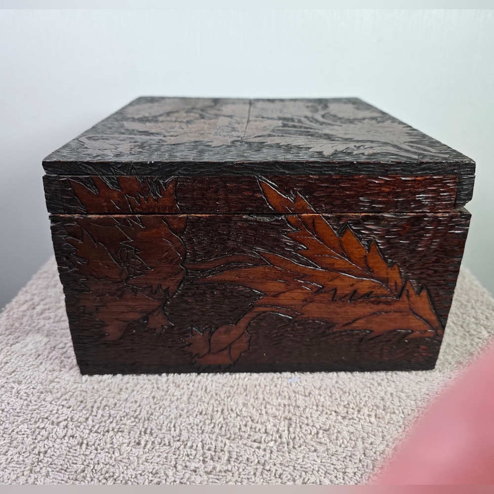 Vintage Pyrography Box - Picture 7 of 12